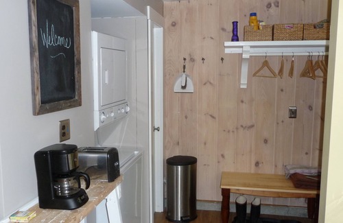 Randolph Cottage | Romantic Cottage for Two with Pool & Spa in White Mountains