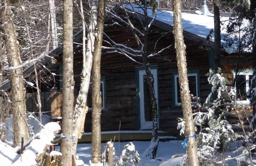Randolph Cottage | Romantic Cottage for Two with Pool & Spa in White Mountains