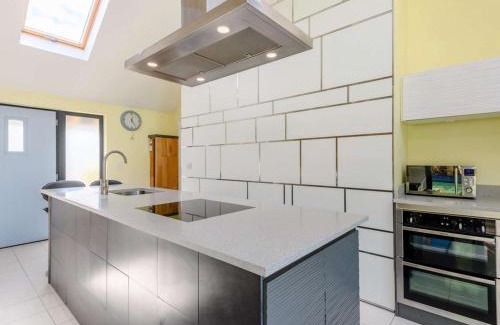 Horton Apartment | Cozy Cottage for Two with Oceanfront Views & Hot Tub
