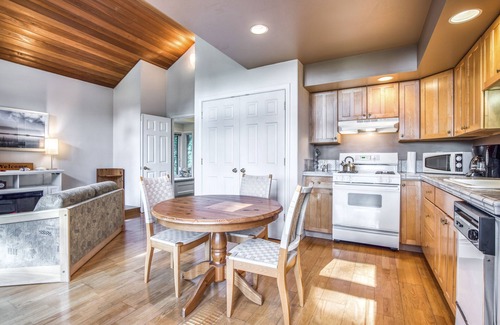 Clinton House | Idyllic Cottage with Puget Sound and Olympic Mountain Views