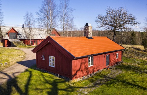 Ljungsarp Cottage | Enchanting Cottage with Greenhouse near Isaberg - 10/10 Rating!