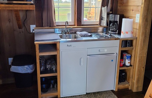 Bates County Cabin | Perfect Romantic Cabin Retreat at Lakeview by Sue