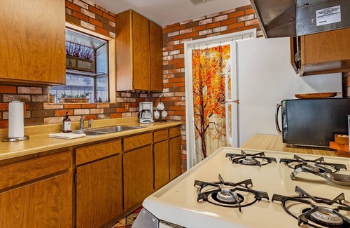 Big Bear Lake Cabin | Romantic Retreat with Fireplace & Lake Views - Guest Rated 9.8