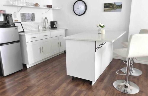 Port Franks Apartment | Discover Port Franks Getaway: Eco-Friendly Spa Retreat