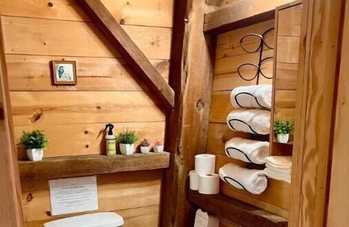 Colliersville Cabin | Romantic Cozy Cabin with a View of the Wetlands