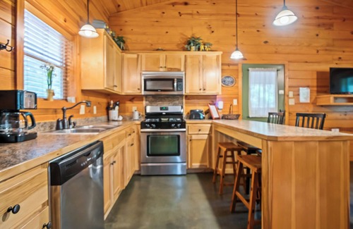 Bismarck Cabin | Unforgettable Stays at Remember When Cabins with Lake Views