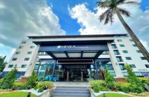 Angeles City House | Romantic Double Hideaway at Sunday Hevea Resort