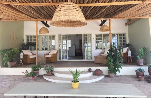 Arusha House | Romantic eco cottage within the Arusha Giraffe Centre re-wilded farm.