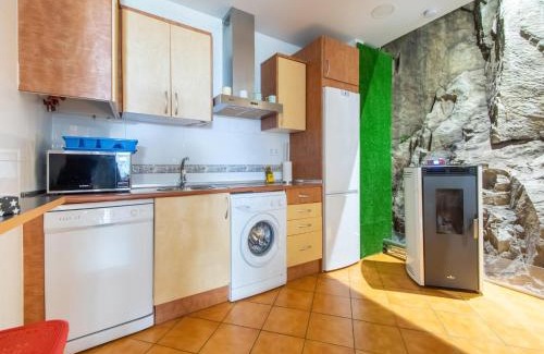 La Omanuela Apartment | Relax at Belvilla by OYO Casa Rural Leon II - Family Friendly Stay