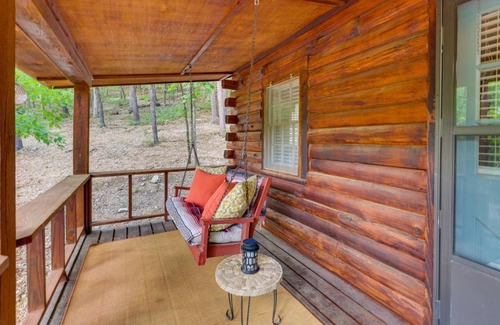Eureka Springs House | Enchanting Eureka Springs Cabin with Fireplace & Hot Tub