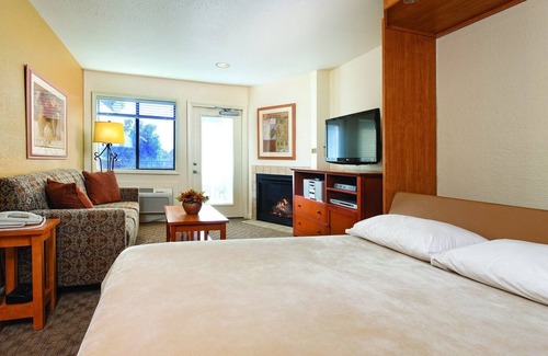 Afton Resort | Enchanting Romantic Getaway with Oceanfront Views