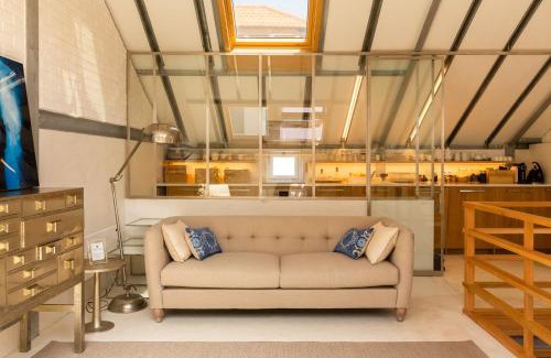 Aldoar Foz do Douro e Nevogilde House | Enchanting Garden of Camellias: 4-Star Ocean View Retreat