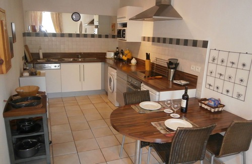 Saint-Chinian Apartment | Enchanting Retreat in Saint-Chinian with Pool & Wine Tours