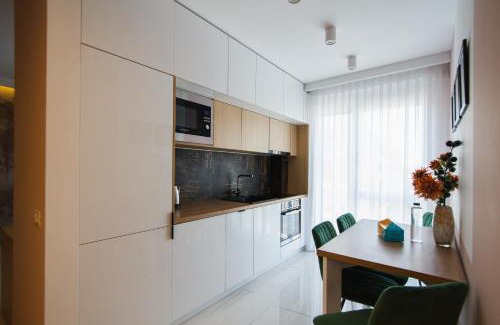 Oradea Apartment | Romantic Escape at West Residence - Guest Rated 10/10