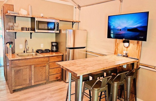 Seguin Cabin | Relaxing Romantic Cabin Retreat by the Creek - 9.4/10 Rated