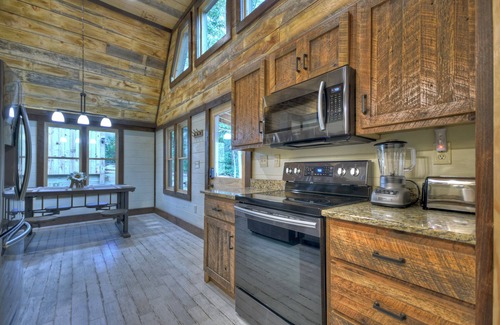 Blue Ridge Cabin | Romantic Escape with Hot Tub & Outdoor Fireplace Near Downtown