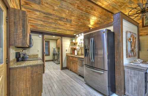 Blue Ridge Cabin | Romantic Escape with Hot Tub & Outdoor Fireplace Near Downtown