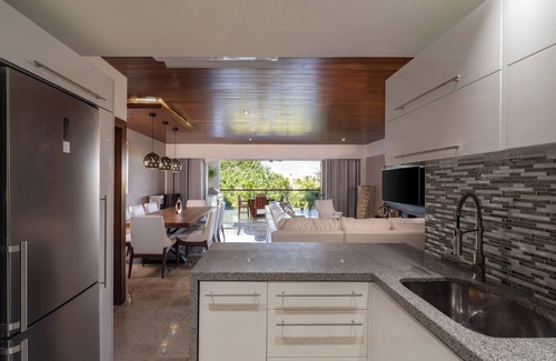 Playa Mujeres Apartment | Romantic Beachfront Retreat with Spa and Pet-Friendly Access