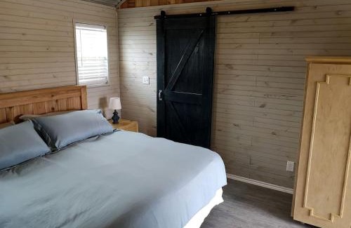 Paluxy House | Romantic Granbury Cabin Ideal for a Texas Getaway