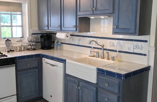 Middletown Apartment | Romantic Guest House with Private Hot Tub & Ocean Views