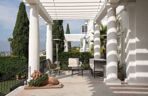 Middletown Apartment | Romantic Guest House with Private Hot Tub & Ocean Views