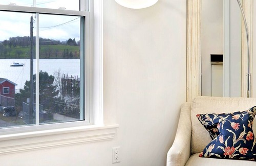 Lunenburg Waterfront Apartment | Romantic Harbour Hideaway: Oceanfront Retreat in Lunenburg