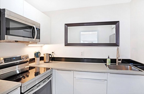 Lunenburg Waterfront Apartment | Romantic Harbour Hideaway: Oceanfront Retreat in Lunenburg