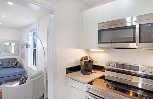 Lunenburg Waterfront Apartment | Romantic Harbour Hideaway: Oceanfront Retreat in Lunenburg