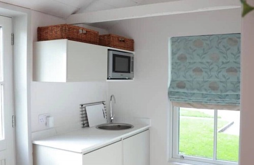 Cranbrook Apartment | Romantic Getaway: Newly Converted Studio in Kent