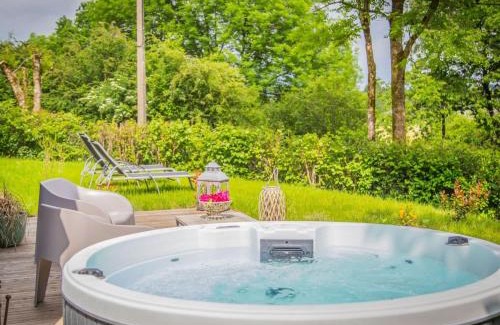 Ferrieres House | Explore Nature at 'Be Chalet' with Hot Tub & Family Comfort