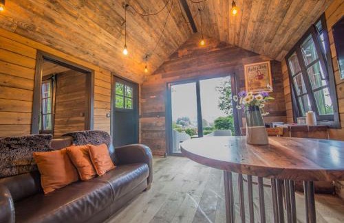 Ferrieres House | Explore Nature at 'Be Chalet' with Hot Tub & Family Comfort