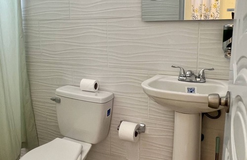 Higuey Hotel | Cozy Hispanic Private Room with Dining Area & Spa Access