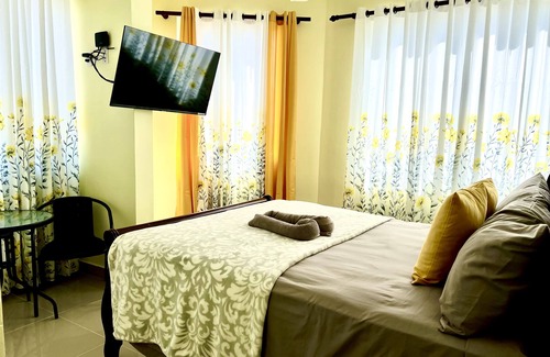 Higuey Hotel | Cozy Hispanic Private Room with Dining Area & Spa Access