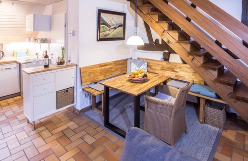 Dimbach House | Cozy Romantic Retreat with Ocean Views and Sun Terrace