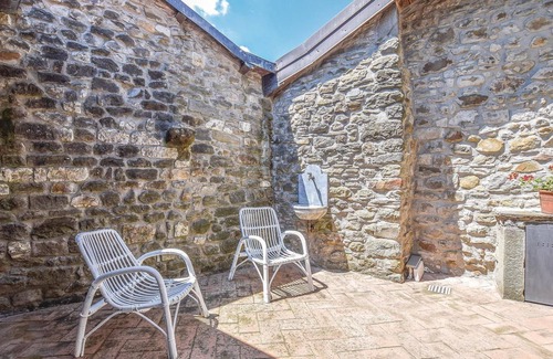 Comano House | Cozy 1 Bedroom Getaway in Comano with Spa & Kitchen