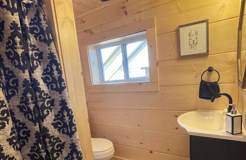 Washington County Cabin | Romantic Honeymoon Cabin Alpaca Mountain Retreat