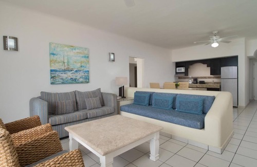 Las Gaviotas Resort | Romantic Honeymoon Suite with Oceanfront Views in Mexico