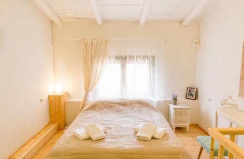 Tymbaki Apartment | Enchanting Priotissa II: Guest Rated 9.6 & Child Friendly