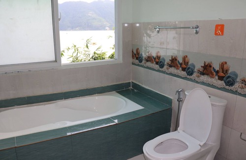 Pokhara Cabin | Tranquil Lake View Hotel with Balcony and On-site Dining