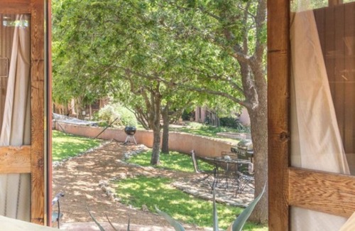Spicewood Cabin | Romantic Lakefront Eco-Cabin with Breakfast & Kitchen Access