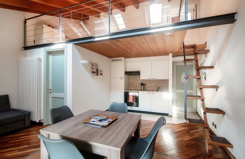 Morcote Apartment | Serene Lakefront Loft in Morcote with Spa & Pet-Friendly Perks
