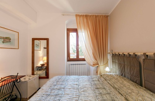 Corniglia Other | Romantic Lemon Double Room - Guest Rated 9.4/10 with Breakfast