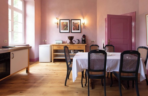 Halberstadt Apartment | Romantic Retreat at Gut Mahndorf Park with Spa & Hot Tub