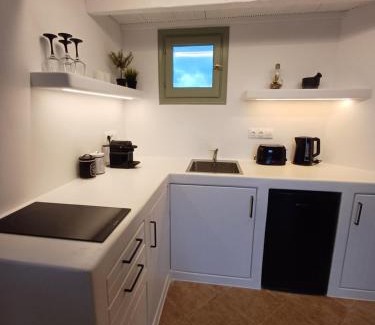 Ios Town Apartment | Charming Romantic Loft 2 - Family-Friendly Escape