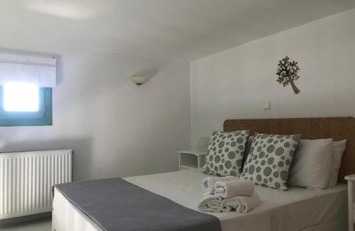 Ios Town Apartment | Charming Romantic Loft 2 - Family-Friendly Escape