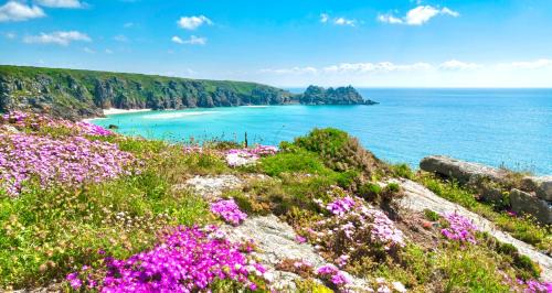 Truro House | Cozy Cornish Cottage with Private Garden & Ocean View
