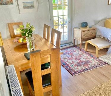 Truro House | Cozy Cornish Cottage with Private Garden & Ocean View