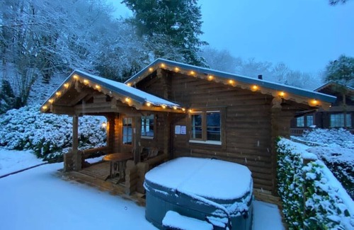 Aymestrey Cabin | Cozy Log Cabin Retreat with Private Hot Tub & Breakfast