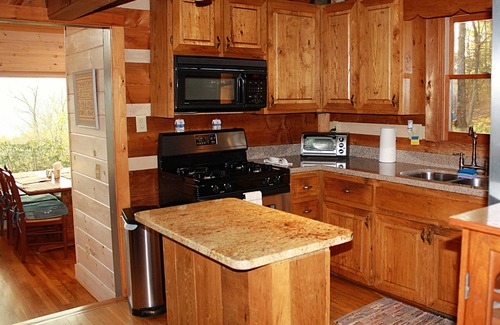 Ferguson Cabin | Romantic Log Cabin with Hot Tub & Scenic 180° Views