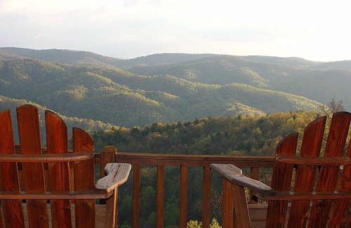 Ferguson Cabin | Romantic Log Cabin with Hot Tub & Scenic 180° Views